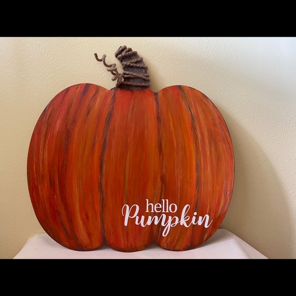 Hand Painted Pumpkin Reading hello Pumpkin - Picture 1 of 3